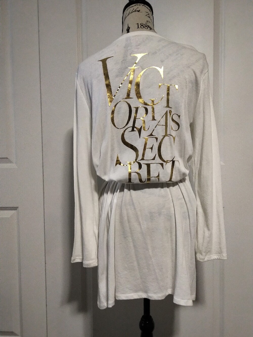 NWT Victoria's Secret White With Gold Victoria's Secret Logo Robe- Size L
